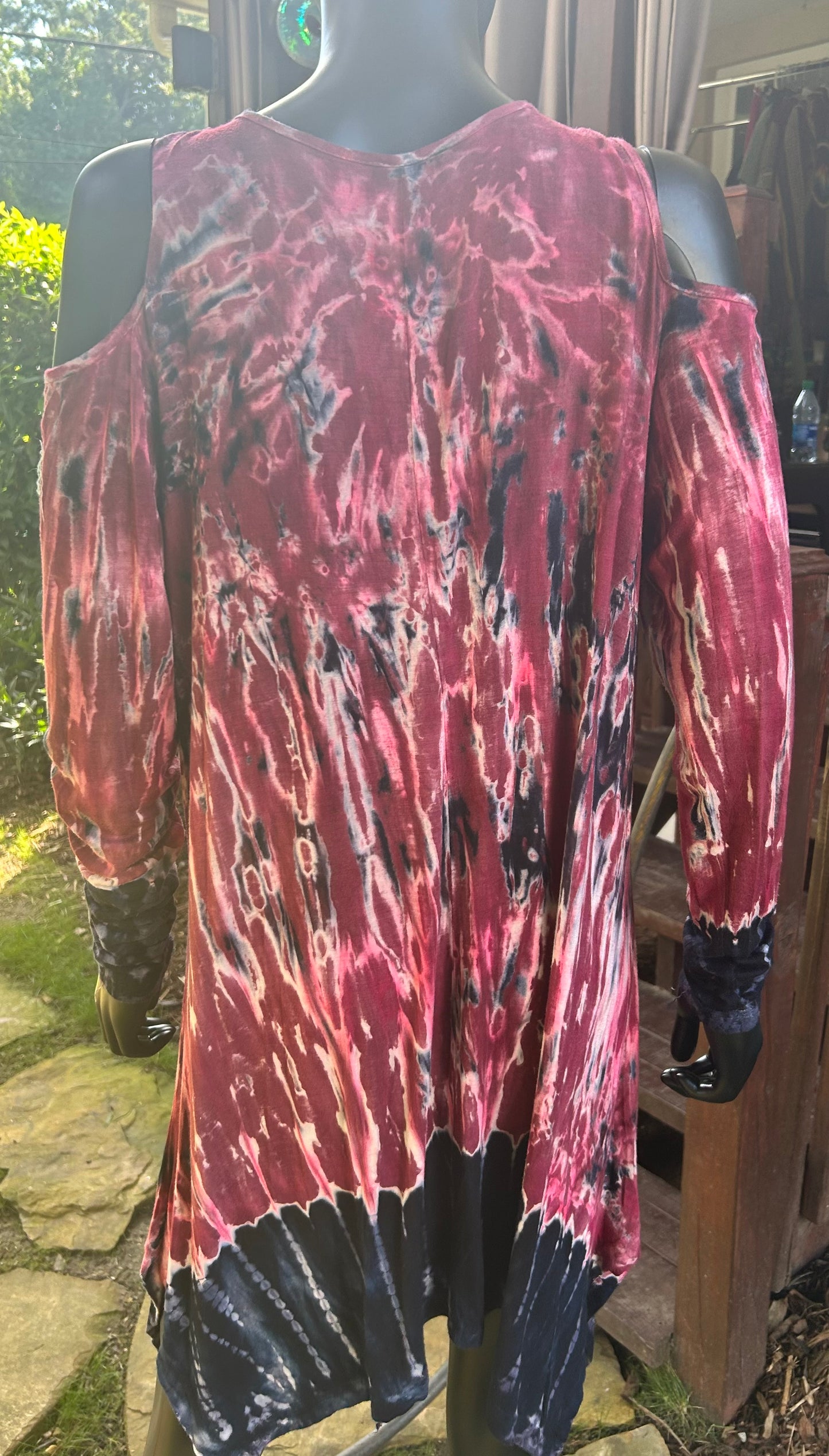 Women’s tiedye cold shoulder bolt dress