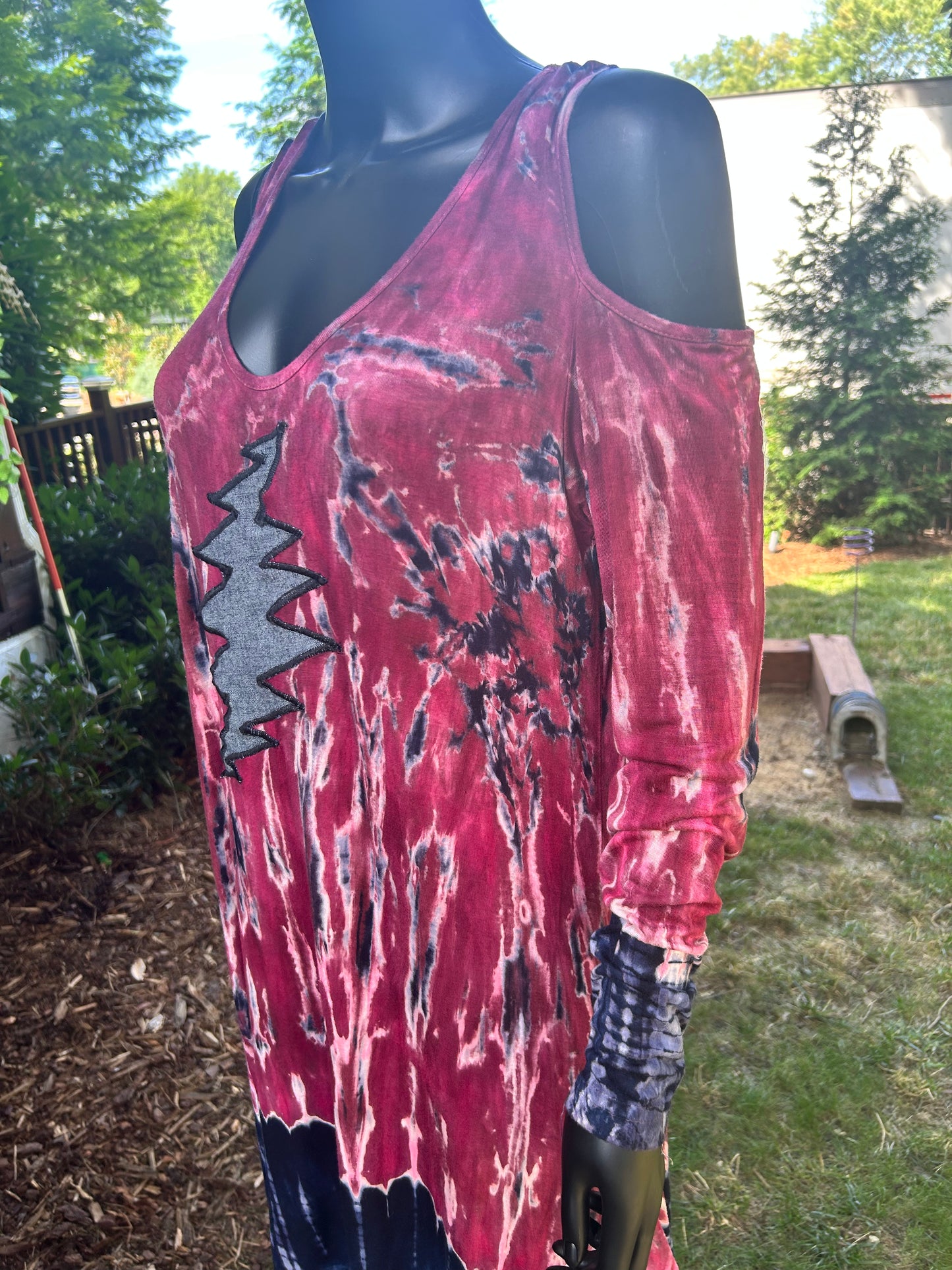 Women’s tiedye cold shoulder bolt dress