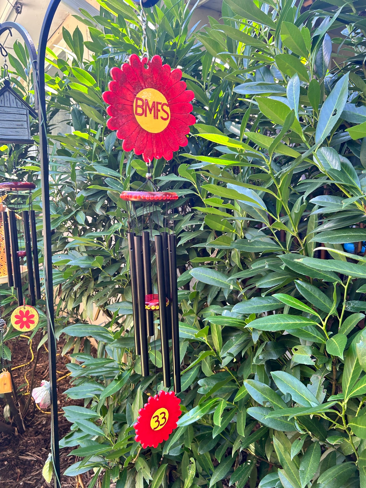 BMFS red daisy wind chimes